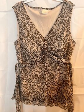 Sleeveless Twist-Front Floral Print Top in Beige and Brown